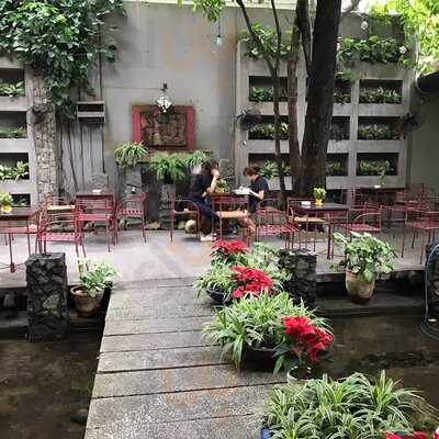 Quán Cà Phê Cõi Riêng