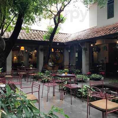 Quán Cà Phê Cõi Riêng