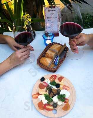 Cê Moa Cafe & Bistro