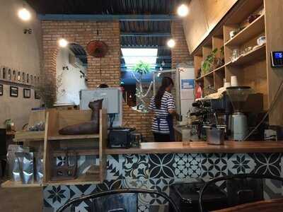 Quán Cà Phê Dolphy