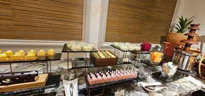 C'est La Vie Restaurant