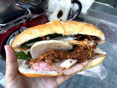 Nữ Hoàng Bánh Mì