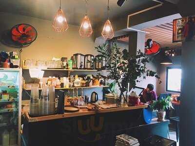 Bears And Honey Tea Kafe