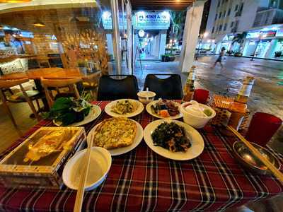 Nhà Hàng Cà Chua Đỏ