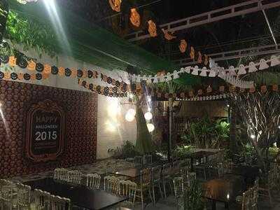 Con Gà Trống Garden