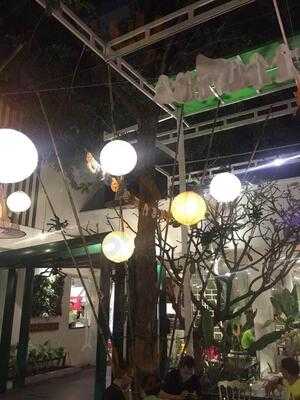 Con Gà Trống Garden