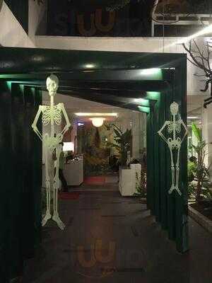 Con Gà Trống Garden