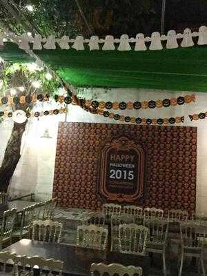 Con Gà Trống Garden