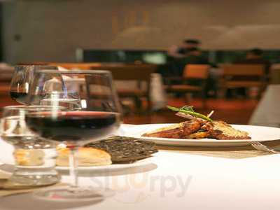 Mon Restaurant & Bar