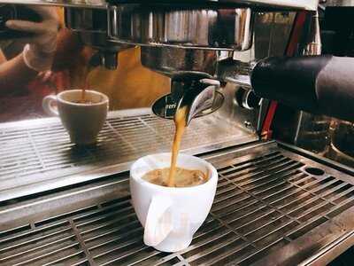 Cà Phê Trịnh - Xưa Và Nay