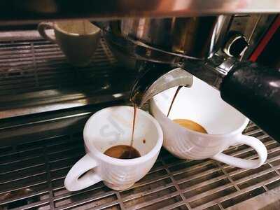 Cà Phê Trịnh - Xưa Và Nay