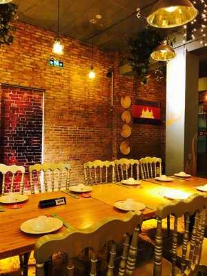 Con Gà Trống Garden