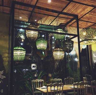 Con Gà Trống Garden