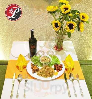 Nhà Hàng Parivar Fine Indian Cuisine