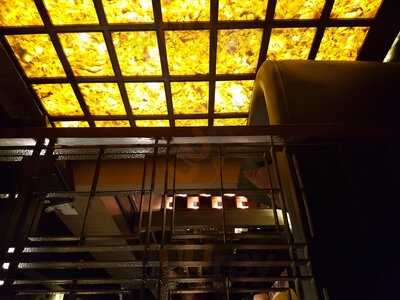 Metropolitan Grill And Lounge