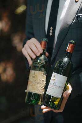 Metropolitan Grill And Lounge