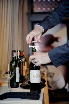 Metropolitan Grill And Lounge