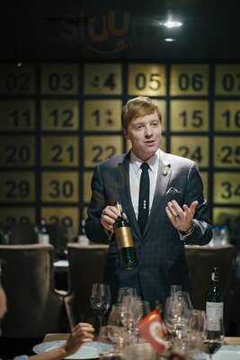 Metropolitan Grill And Lounge