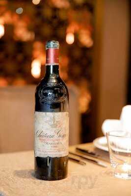 Metropolitan Grill And Lounge