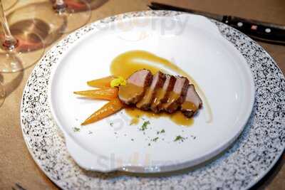 Metropolitan Grill And Lounge