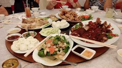 Nhà Hàng Ớ Đỏ