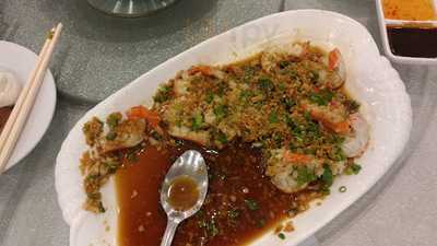 Nhà Hàng Ớ Đỏ