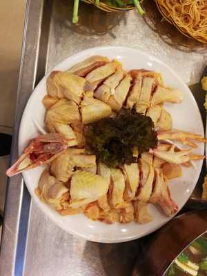 Nhà Hàng Ớ Đỏ