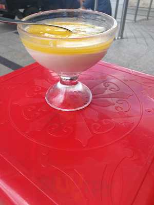 Nhà Hàng Ớ Đỏ