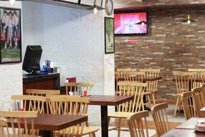 Bánh Gạo Sinjeon Và Mì Cay Jung Dayul - 119 Hồ Tùng Mậu, Quận 1