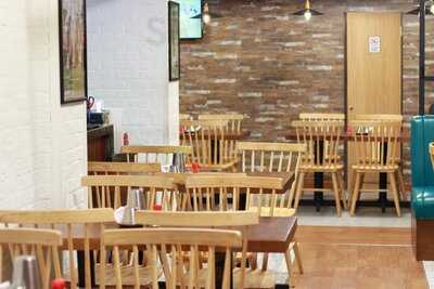 Bánh Gạo Sinjeon Và Mì Cay Jung Dayul - 119 Hồ Tùng Mậu, Quận 1