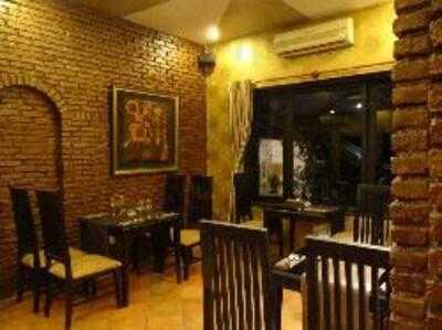 Lodge Bui Restaurant -live Music