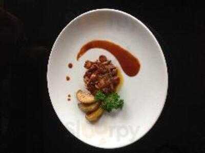 Lodge Bui Restaurant -live Music