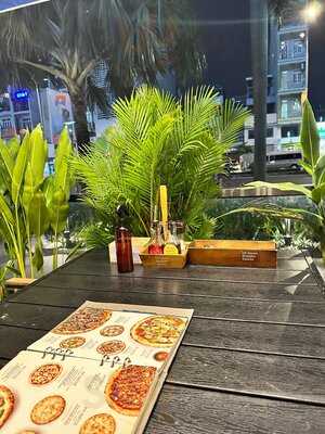 Pizza 4p's Le Dai Hanh