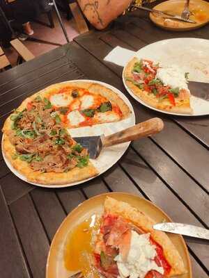 Pizza 4p's Le Dai Hanh