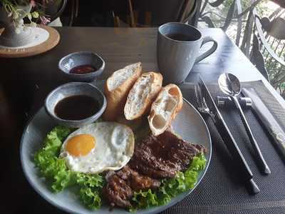 Nếp Vàng Restaurant & Coffee