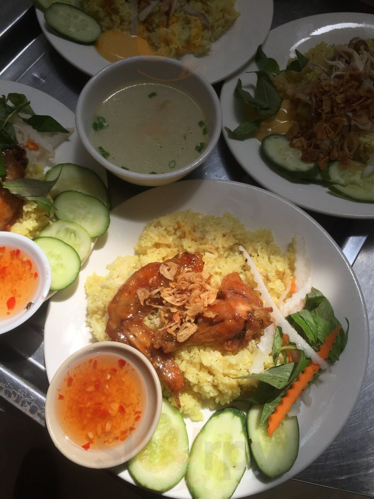 2 Chị Em - Cơm Gà Nha Trang