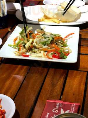 Nhà Hàng Bên Sông