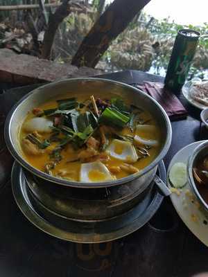 Nhà Hàng Bên Sông