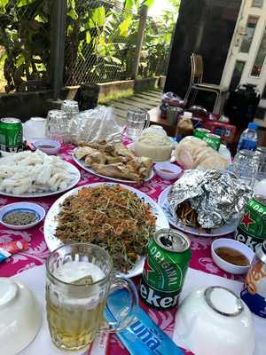 Nhà Hàng Bên Sông