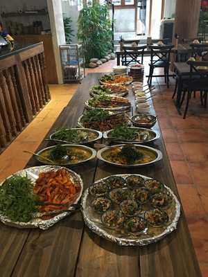 Bốc Food & Beer Garden