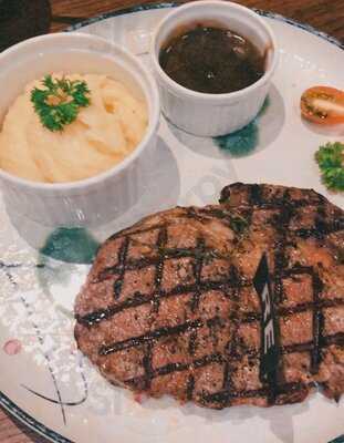 Downtown Steakhouse - Hoa Mai