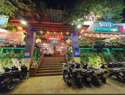 Nha Hang Am Thuc Que Nha