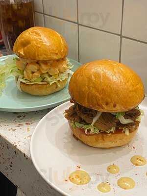 Puck Burger Bar & Cafe