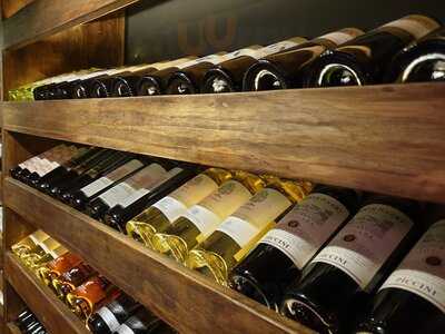 5wine Eatery & Wine Library