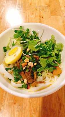 Mì Quảng Gà Đá Phú Gia