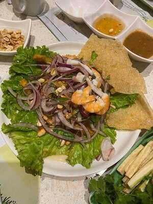 Cuon N Roll Đoàn Trần Nghiệp