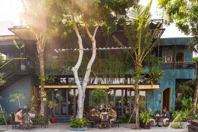 KhÓi Cafe & Restaurant