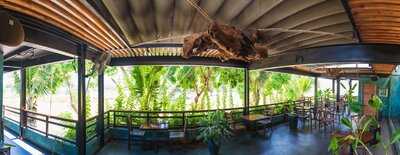 KhÓi Cafe & Restaurant