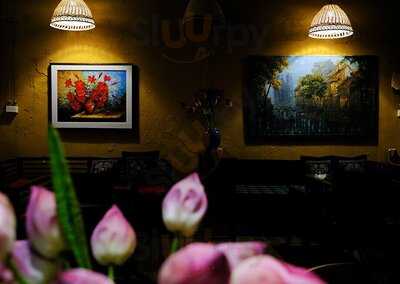 Hạ Phố Cafe