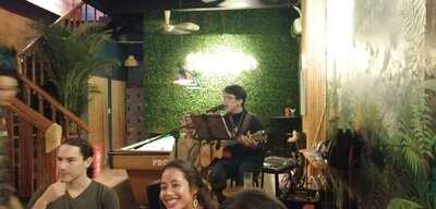 Escape Lounge And Rooftop